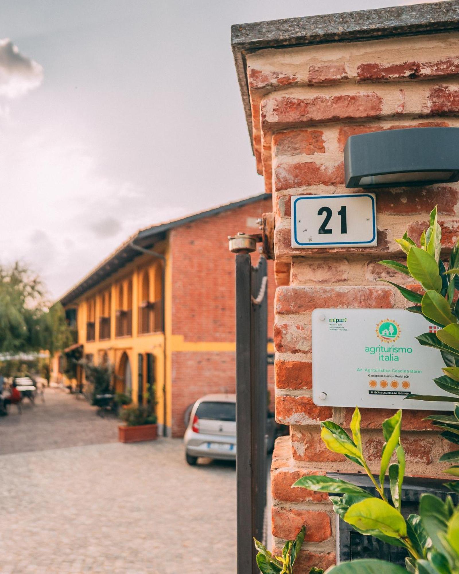 Agriturismo Cascina Barin Roddi Exterior photo